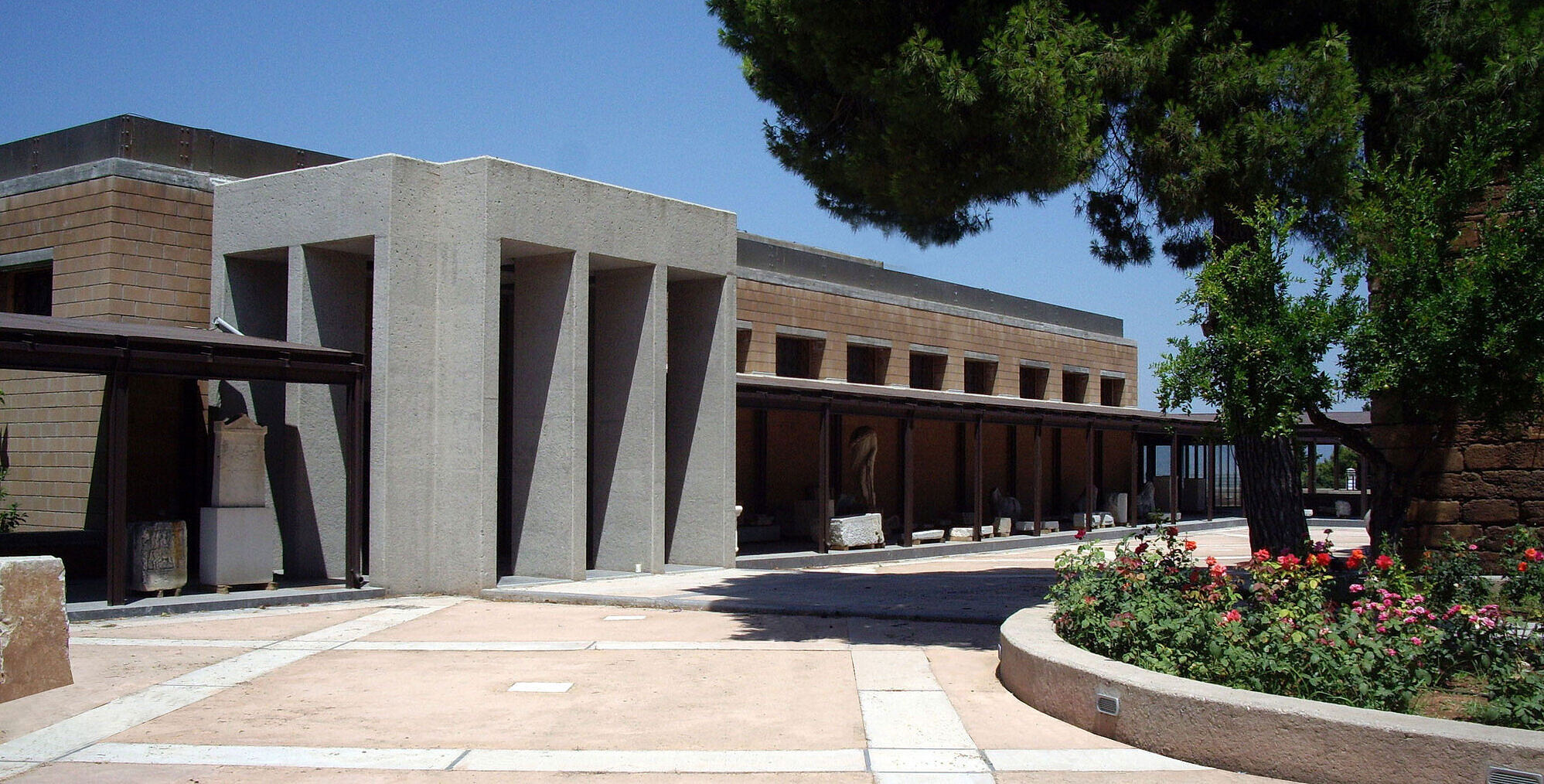 Archäologisches Museum Thebes mit OKALUX