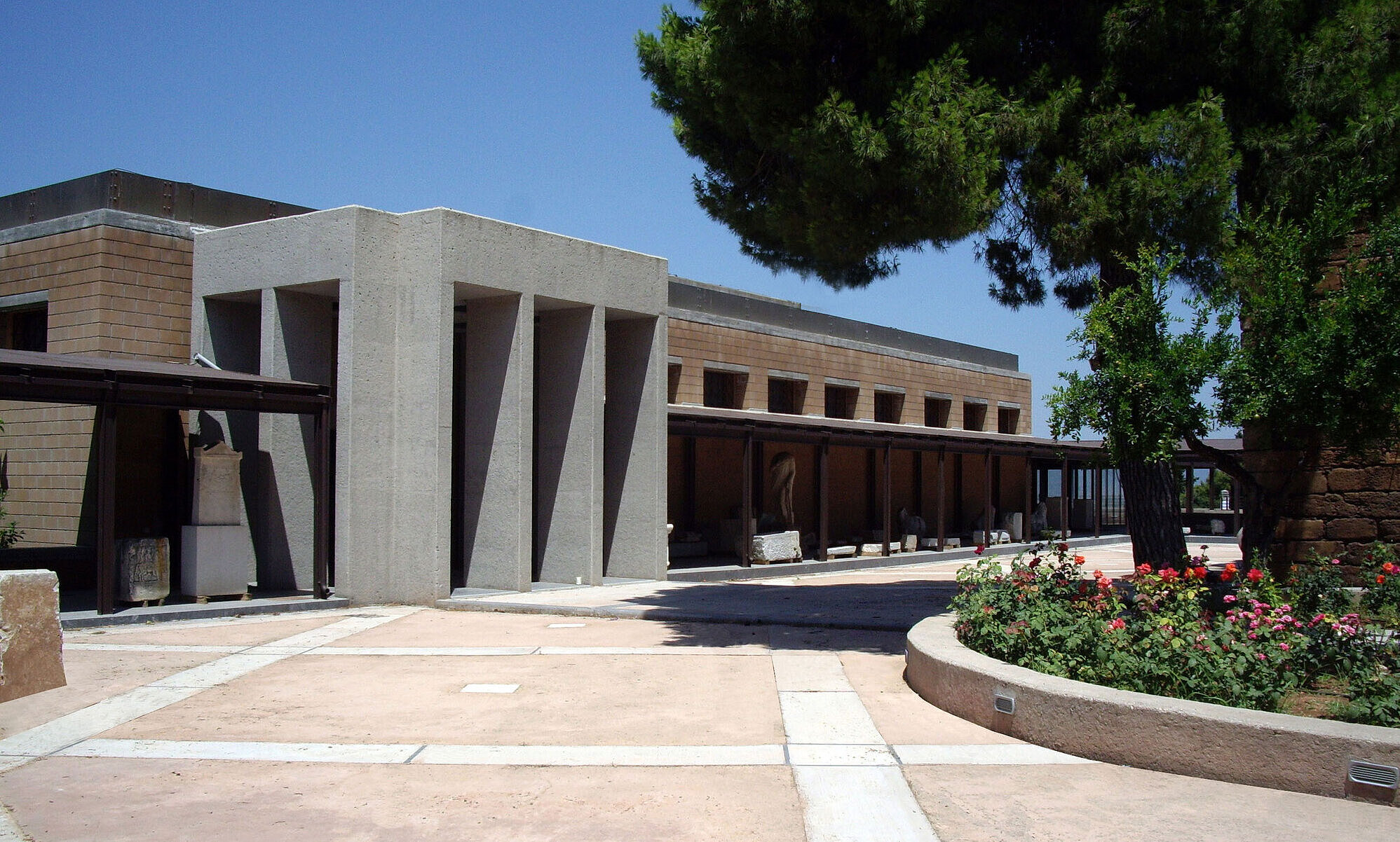 Archäologisches Museum Thebes mit OKALUX
