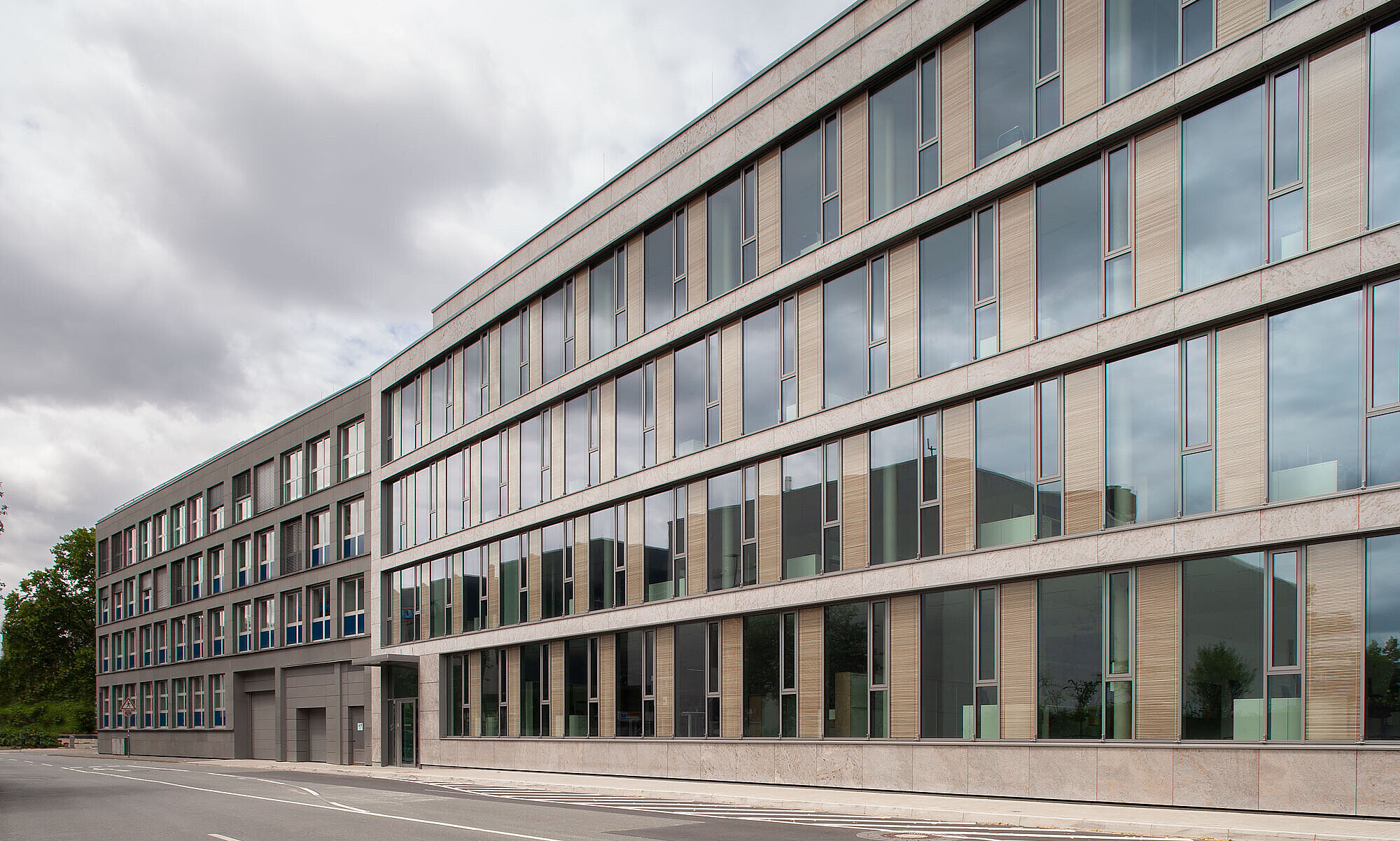 WA Group Media Campus mit OKAWOOD