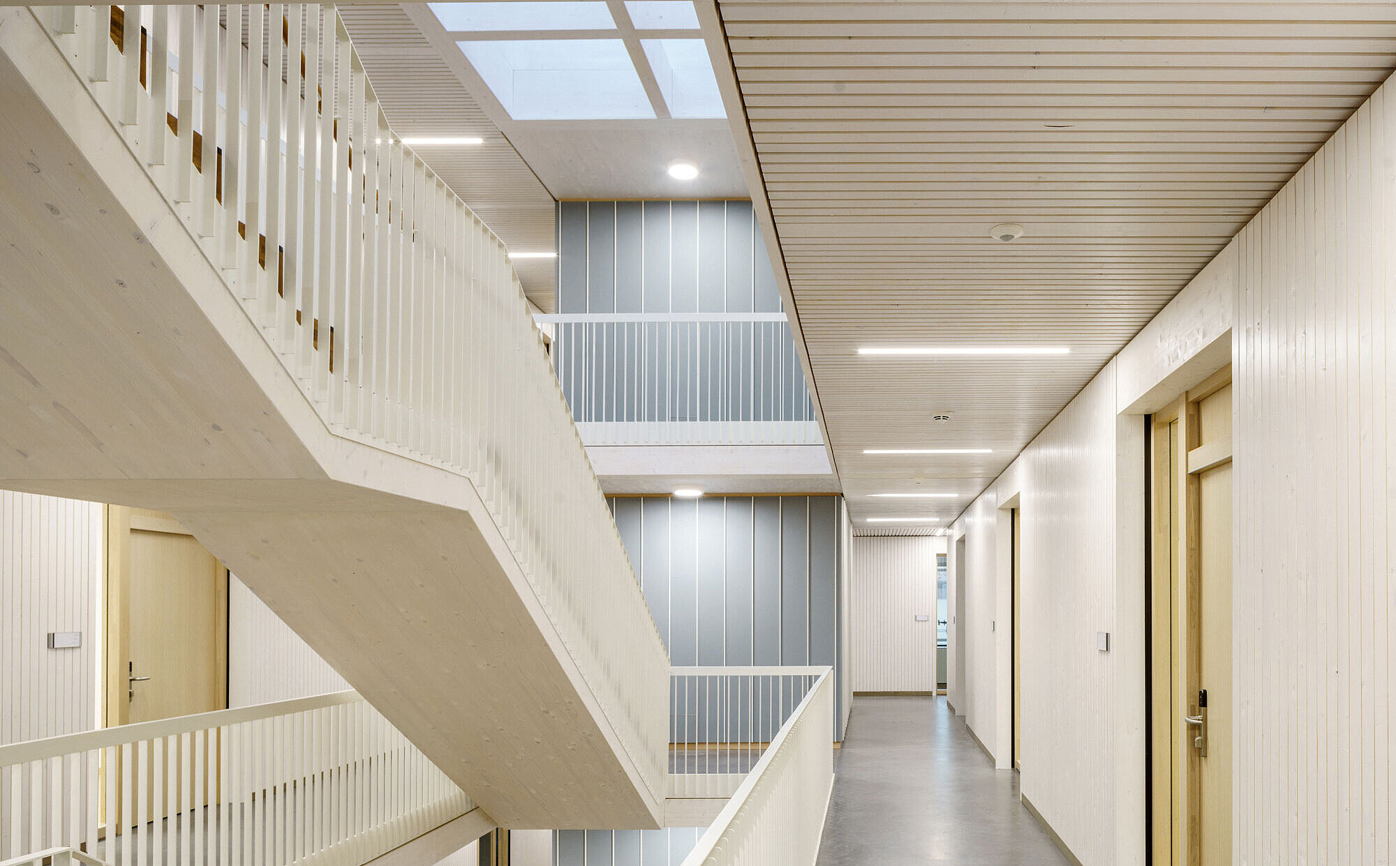 Tageslicht und Holzbau vereint: Das neue Technische Rathaus in Ismaning mit OKASOLAR S