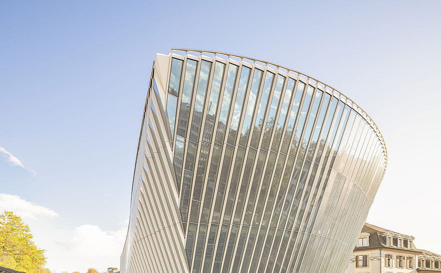 Haus zum Falken, Zurich – Sculptural Precision in Glass
