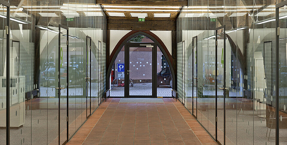Glastrennwände für denkmalgeschütztes Rathaus in Biberach