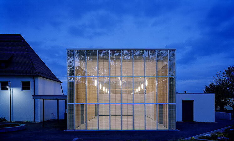Ein Kubus aus Licht und Holz
