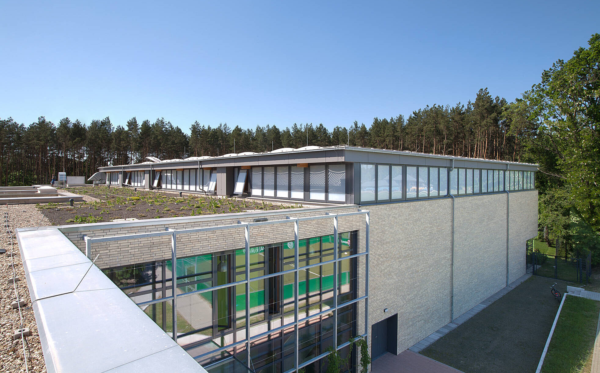 Plusenergie Grundschule Niederheide und Dreifach-Sporthalle