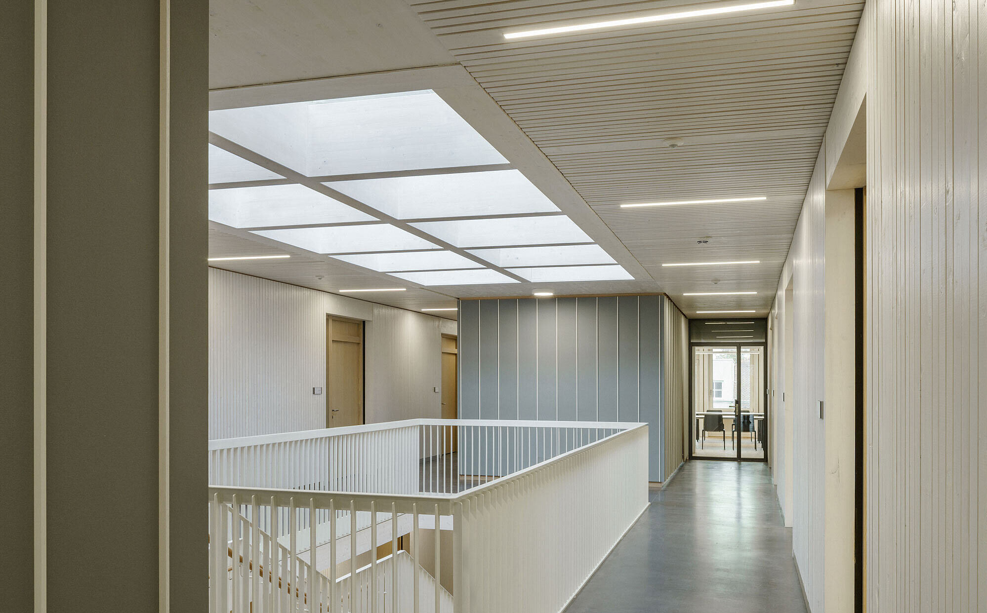 Tageslicht und Holzbau vereint: Das neue Technische Rathaus in Ismaning mit OKASOLAR S