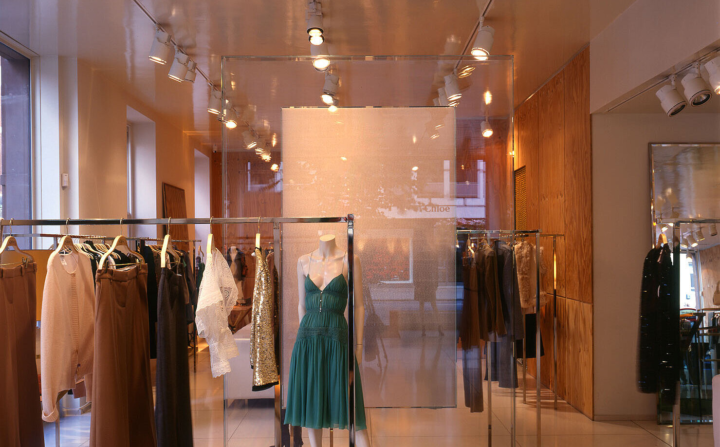 Licht als Gestaltungselement: KAPILUX im Chloé-Flagship-Store