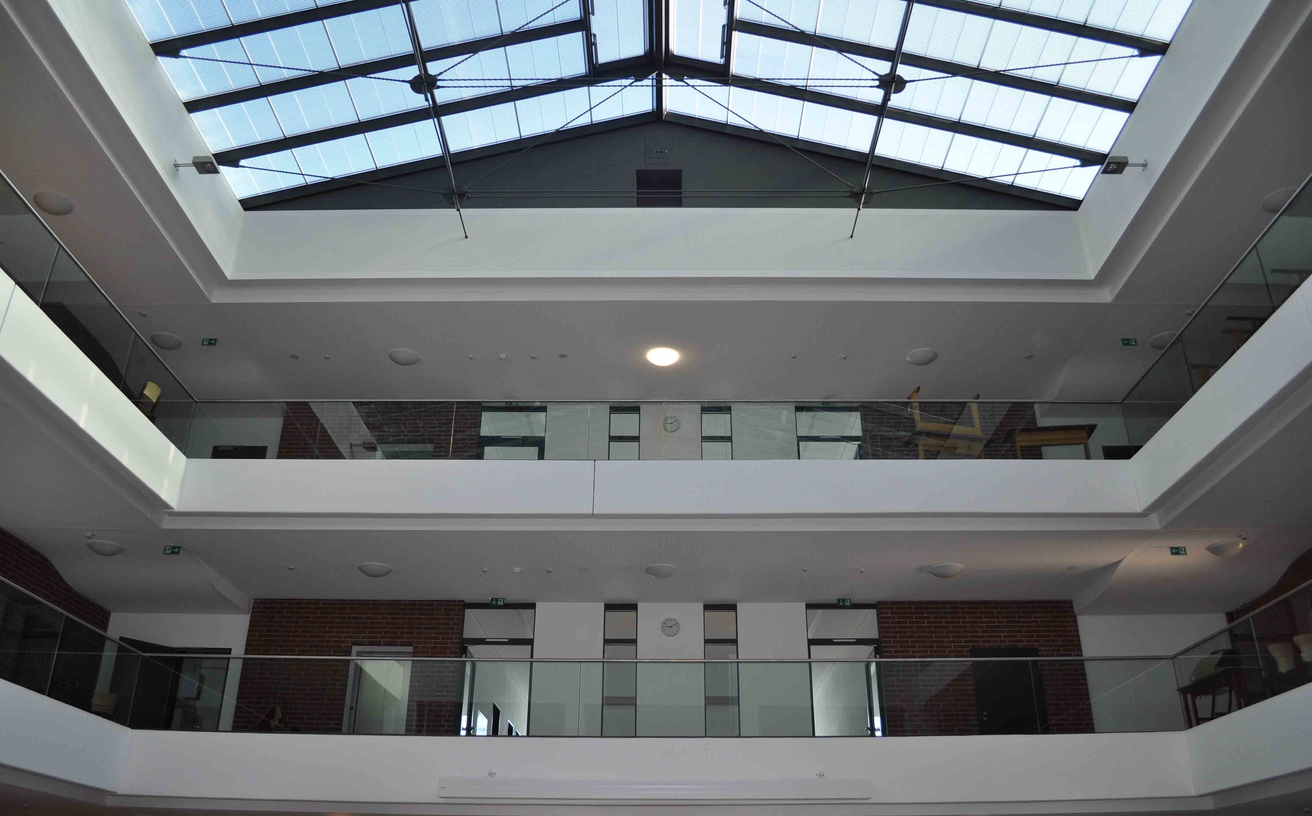 Neues Tageslicht für das Dominicus-von-Linprun-Gymnasium mit OKASOLAR S