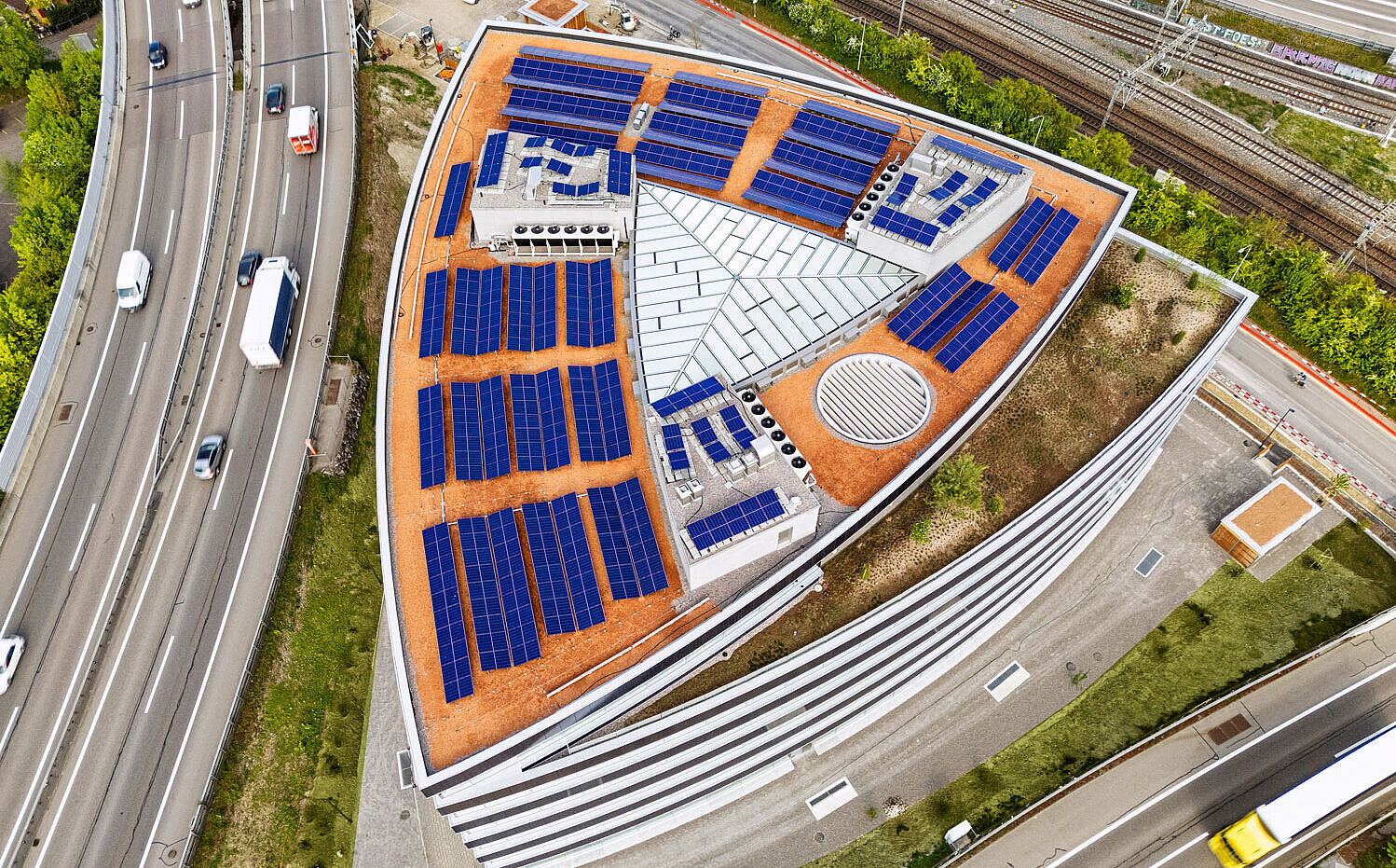 Daylight for Sustainable Workspaces: OKASOLAR 3D in Office Building ...
