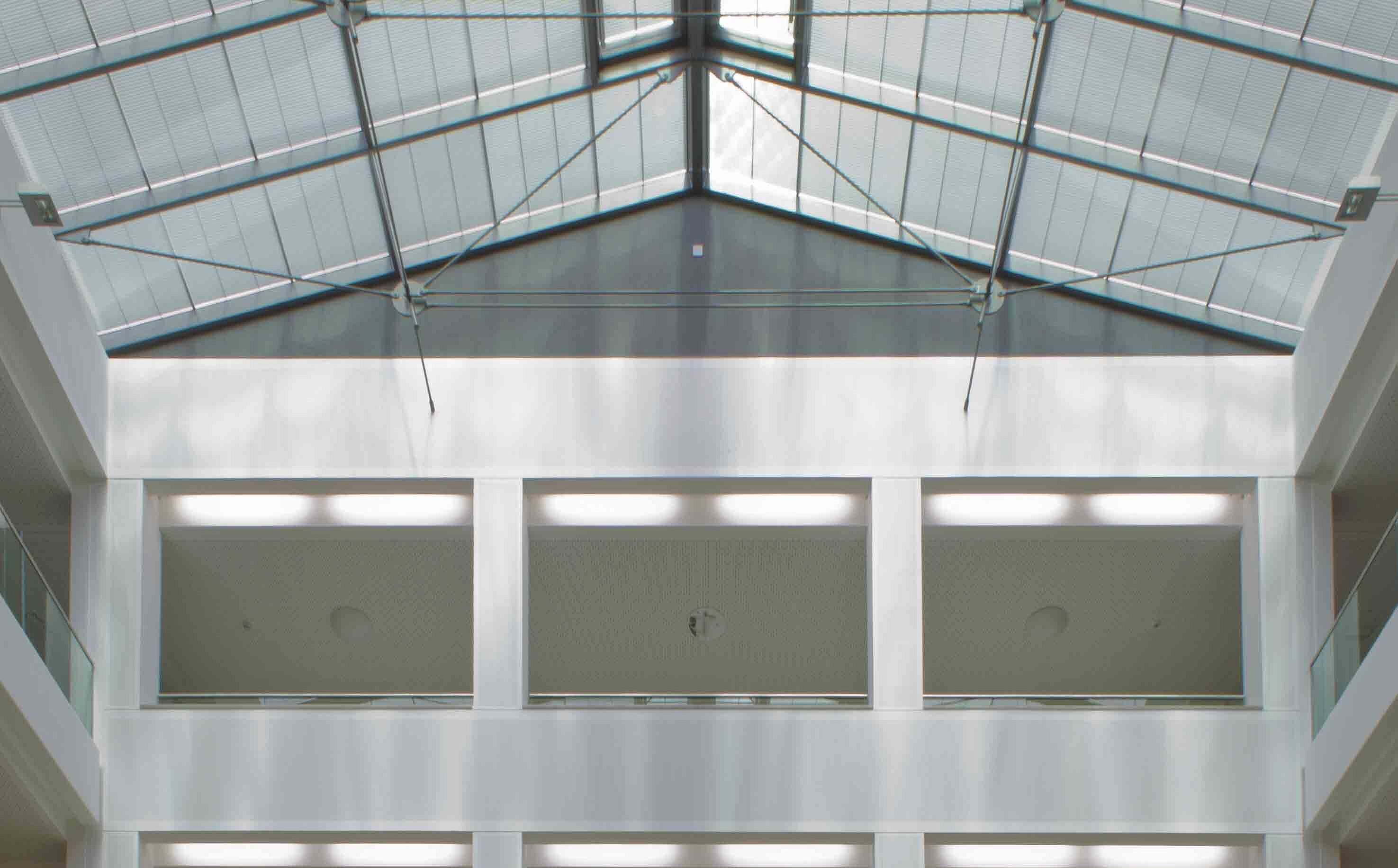 Neues Tageslicht für das Dominicus-von-Linprun-Gymnasium mit OKASOLAR S