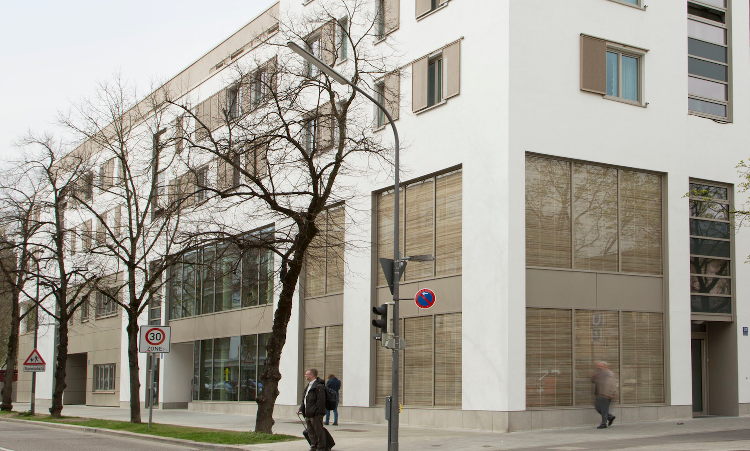 Tageslicht und Privatsphäre für eine Stadtbibliothek 