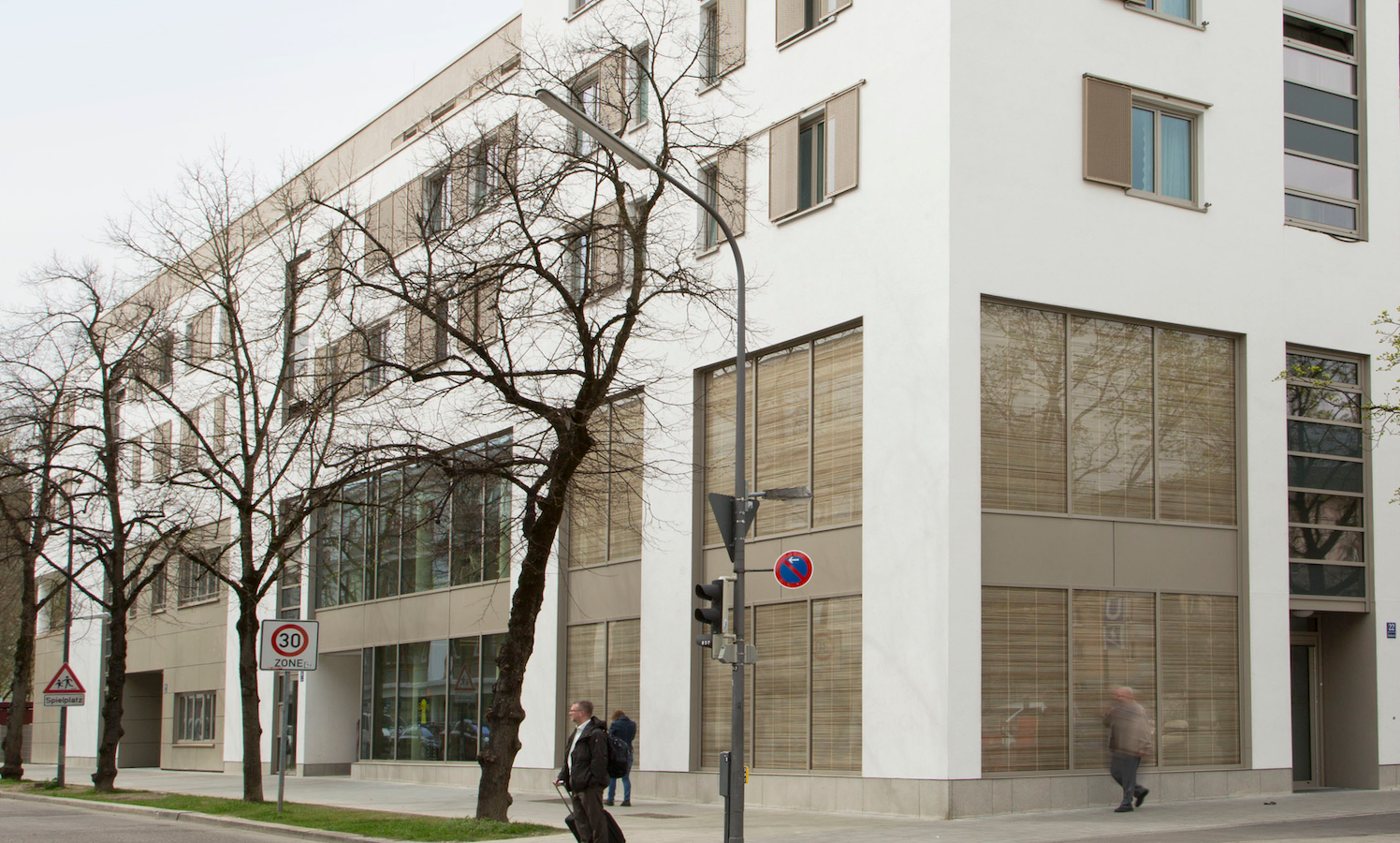 Tageslicht und Privatsphäre für eine Stadtbibliothek 