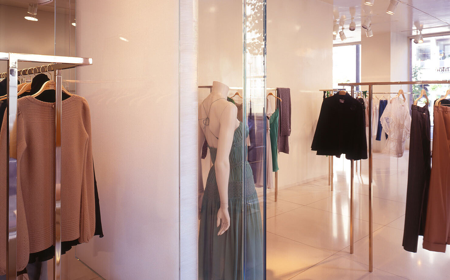 Licht als Gestaltungselement: KAPILUX im Chloé-Flagship-Store