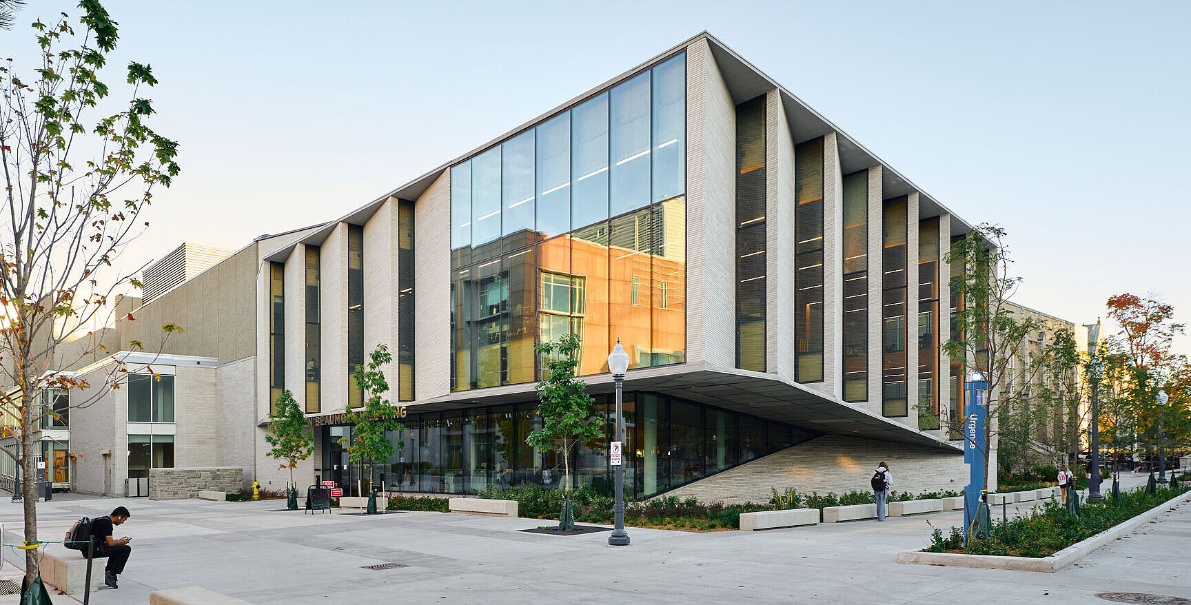 Architektonisches Bindeglied mit kulturellem Kontext mit OKASOLAR F