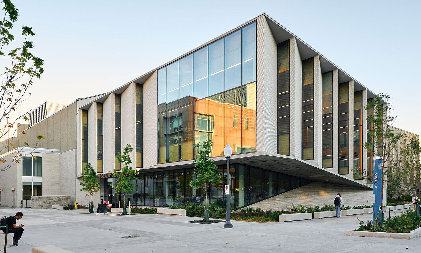 Architektonisches Bindeglied mit kulturellem Kontext mit OKASOLAR F