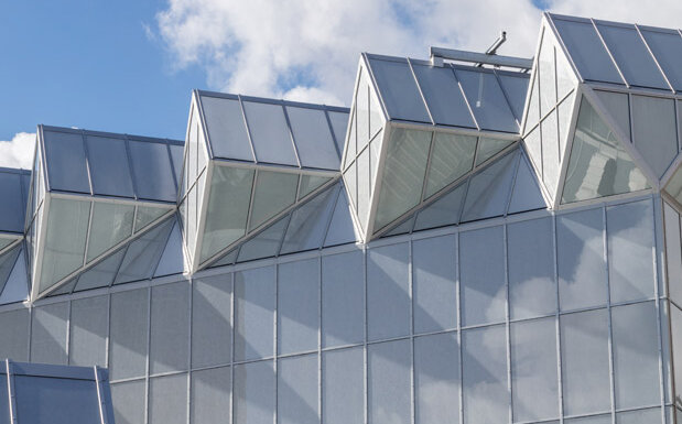 Diamantförmige Glasgiebel