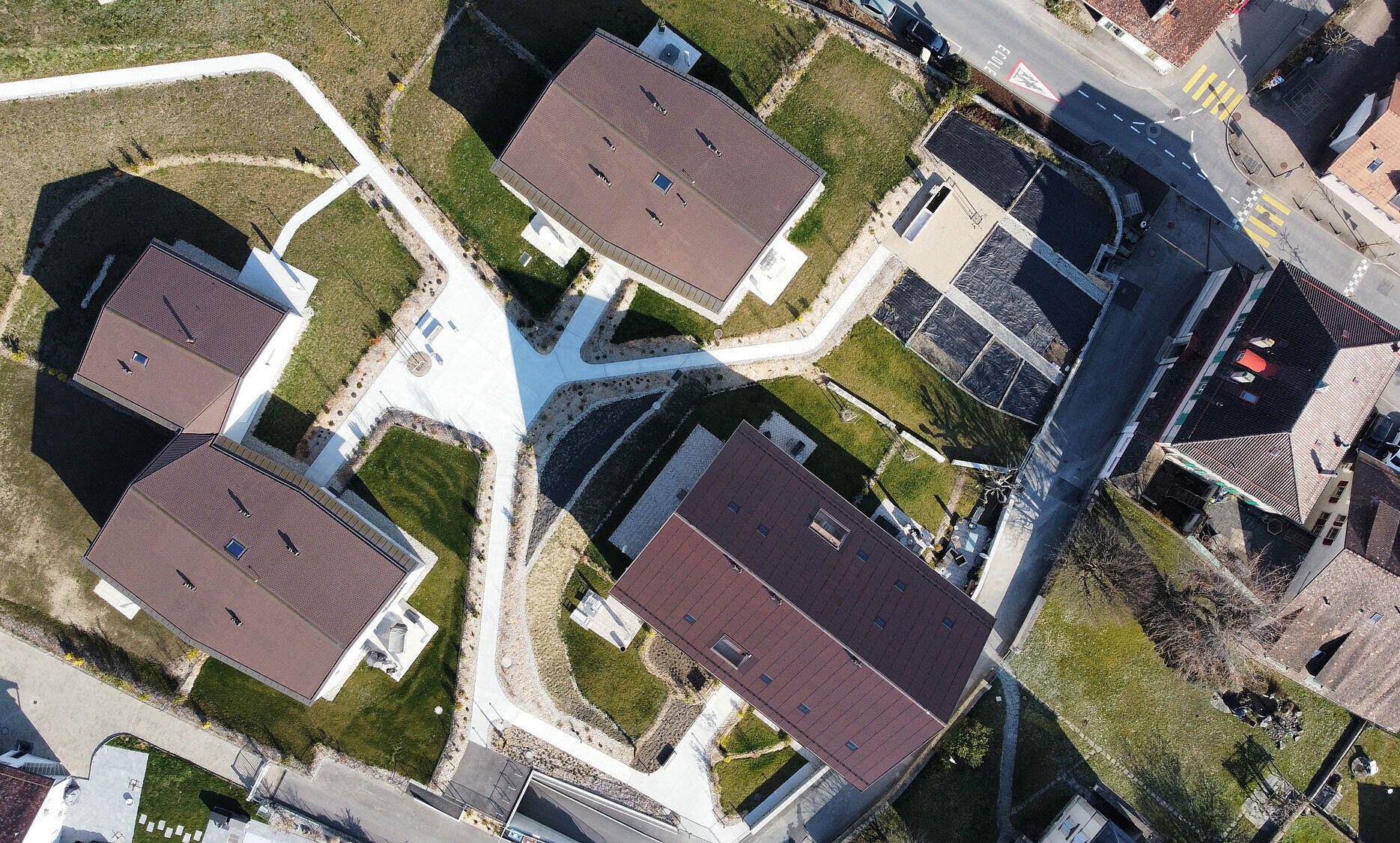 Unauffällige Solarintegration in Crissier